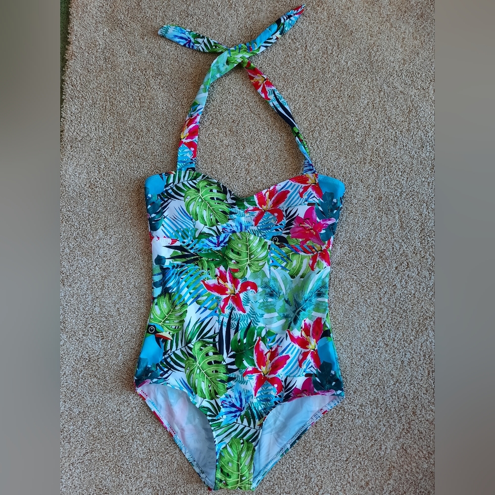NWOT Medium one piece swim suit